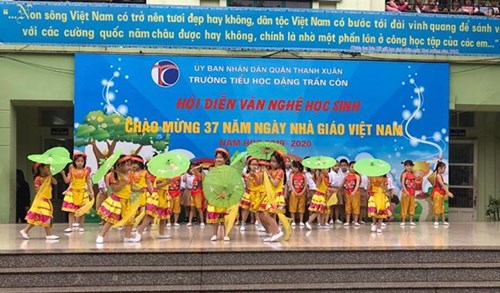 Tiết mục văn nghệ chào mừng ngày Nhà giáo Việt Nam 20/11 đến từ lớp 1A0, 1A1, 1A2, 1A3 trường Tiểu học Đặng Trần Côn